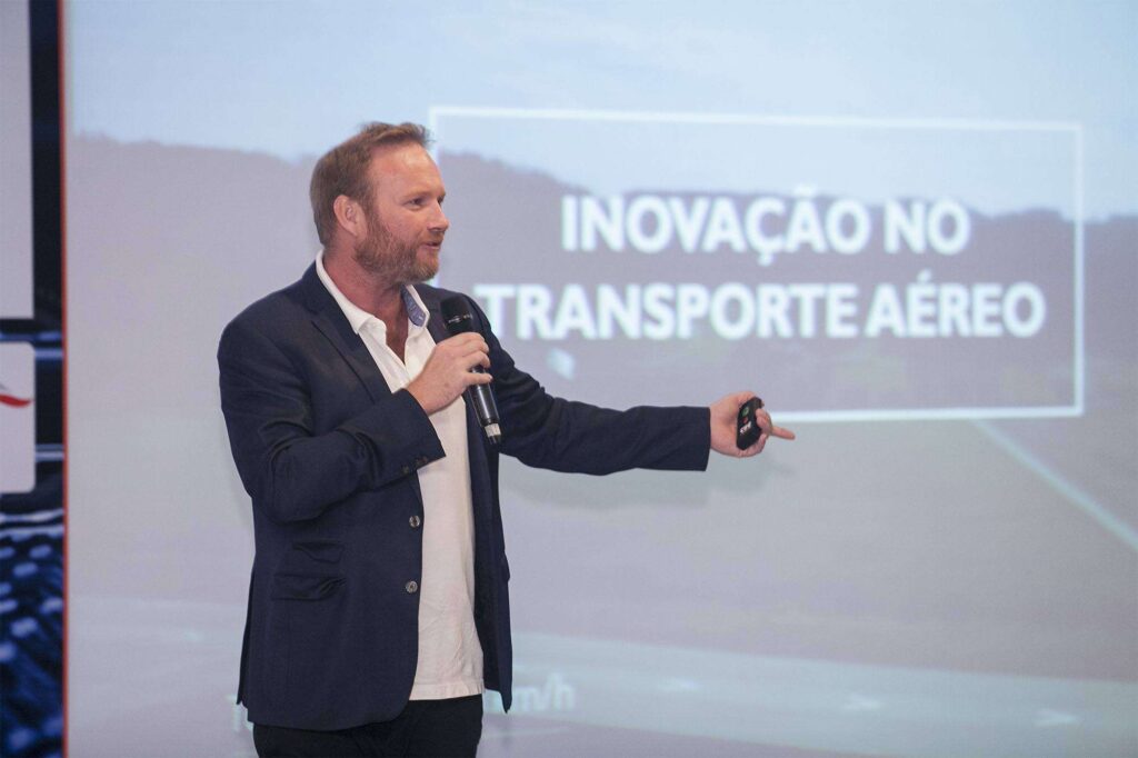 Palestra em um evento de transporte Peter no evento de transporte