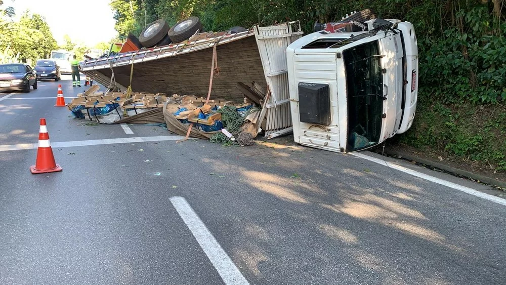 Há mesmo risco de acidente com carreta arqueada no tombador? - Blog do  Caminhoneiro